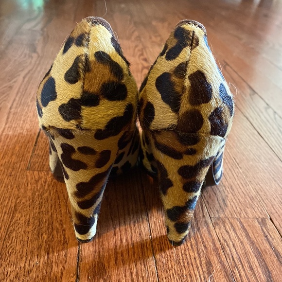 Gorgeous Leopard print stilettos BCBGMaxAzria - never worn outside the house - Picture 6 of 7